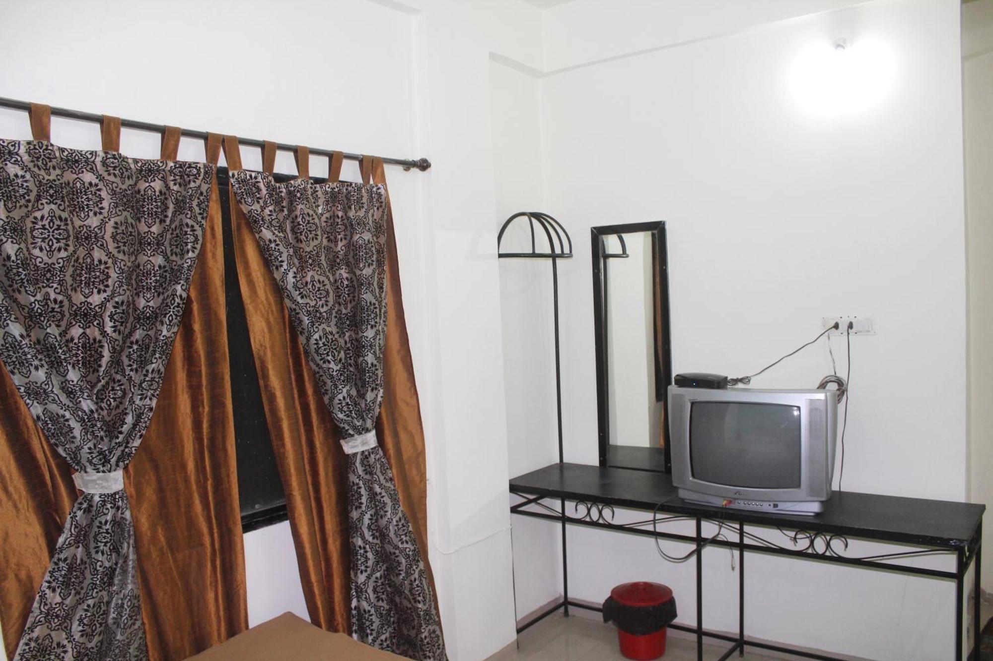 Hotel Preetam Aurangabad Bagian luar foto