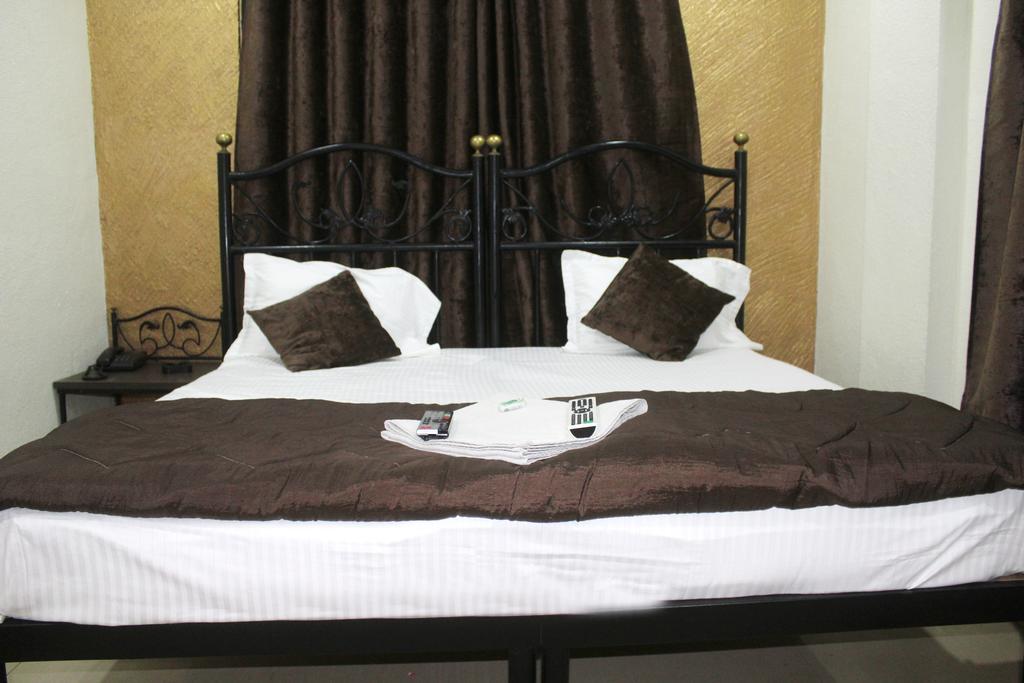 Hotel Preetam Aurangabad Bagian luar foto