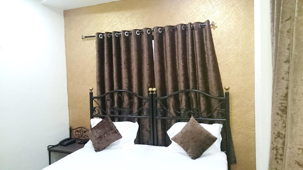 Hotel Preetam Aurangabad Bagian luar foto