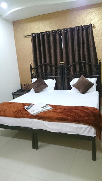 Hotel Preetam Aurangabad Bagian luar foto