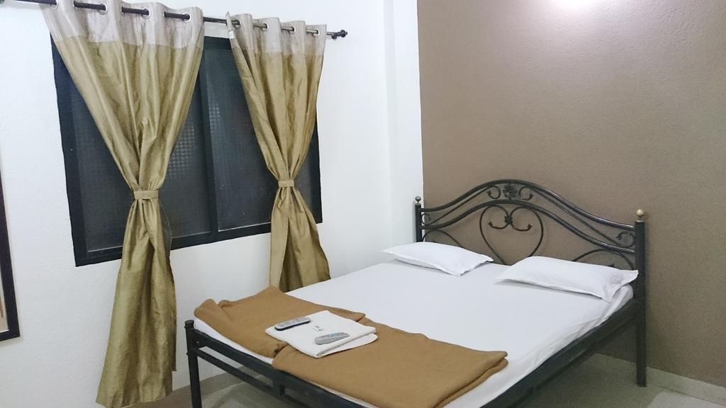 Hotel Preetam Aurangabad Bagian luar foto