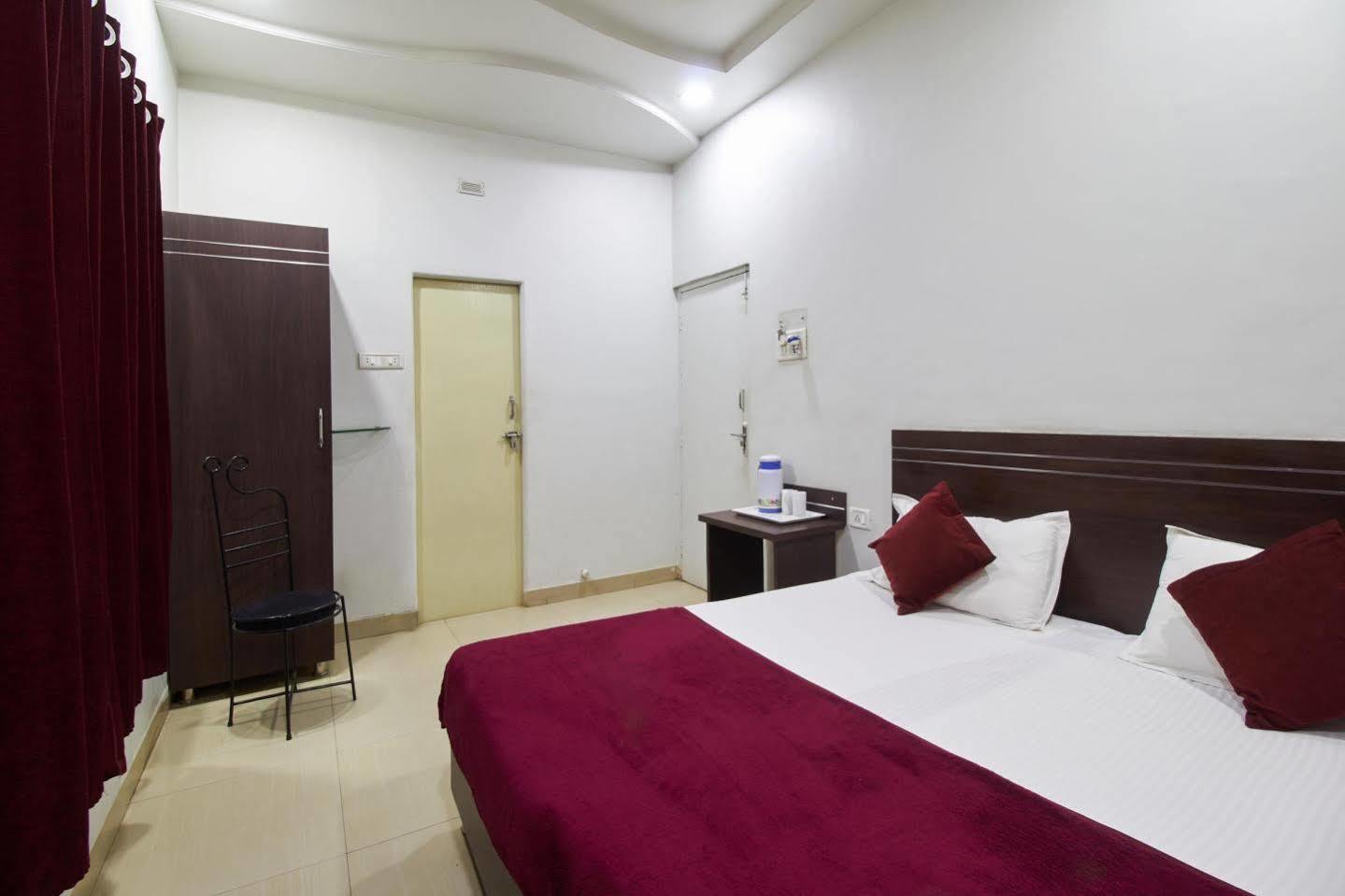 Hotel Preetam Aurangabad Bagian luar foto