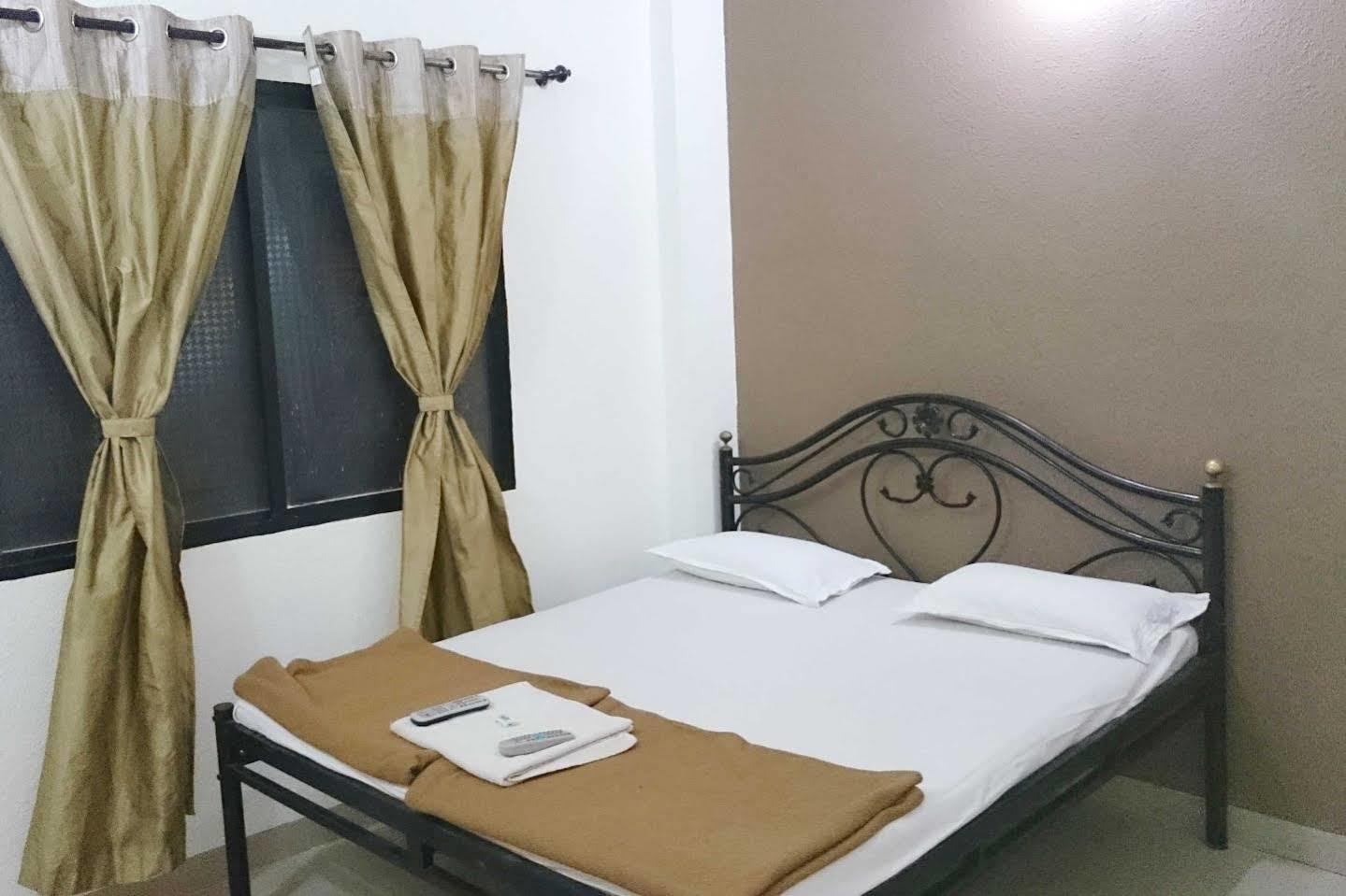 Hotel Preetam Aurangabad Bagian luar foto